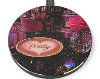 Cargador inalámbrico / Chica guapa