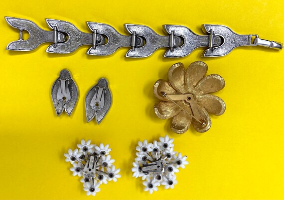 Vintage lot of costume jewelry clip on earrings b… - image 4