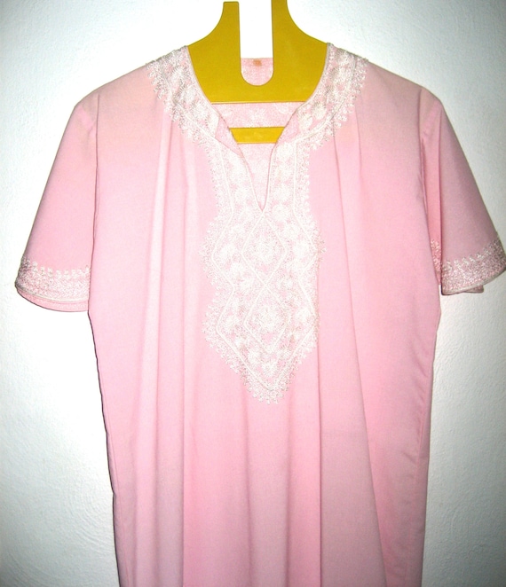 Vintage 70s pink embroidered caftan hippie boho ma