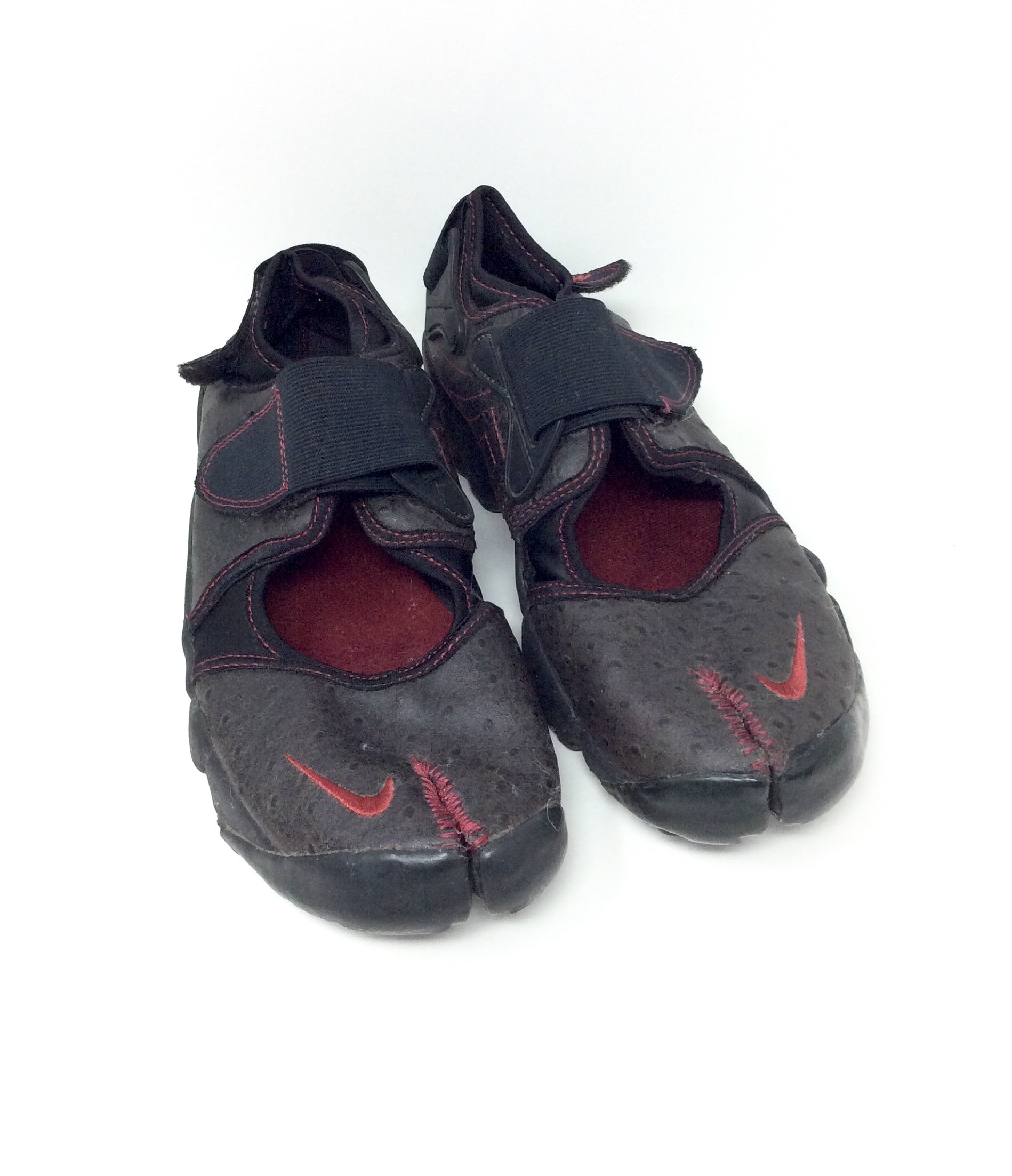Avestruz negra Nike Rift con zapatillas de costura rojas - Etsy España