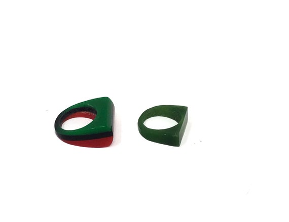 2 Vintage plastic rings lucite stripe handmade - image 3