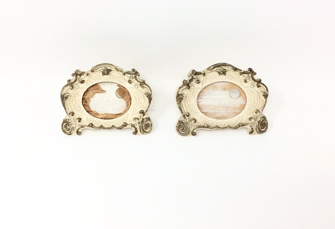 2 Small Vintage Frames Tabletop Oval Shape Picture Photo Art Etsy