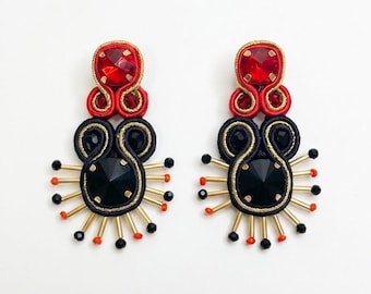 Brincos soutache vermelhos e pretos