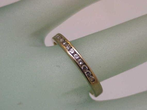 Estate 14K Gold Yellow  13 Diamonds  Wedding Ring… - image 4