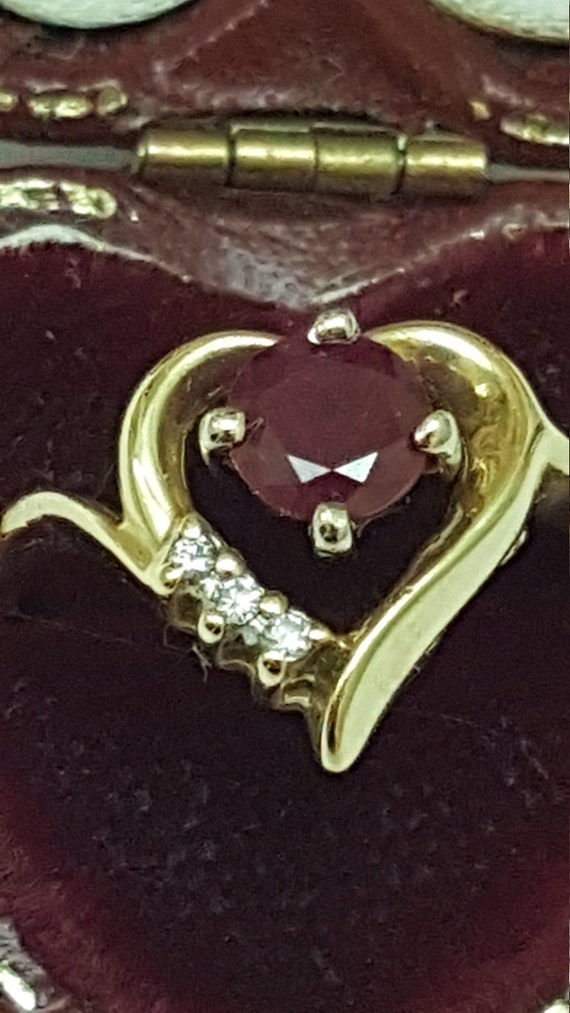 Estate Vintage  14k  Yellow Gold Ring: .70ctw Ruby
