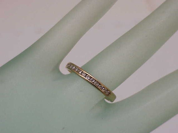 Estate 14K Gold Yellow  13 Diamonds  Wedding Ring… - image 3