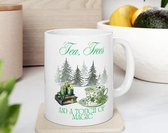 Taza de café con diseño de té, árboles y un toque de magia / Taza con ilustración de brujas al aire libre