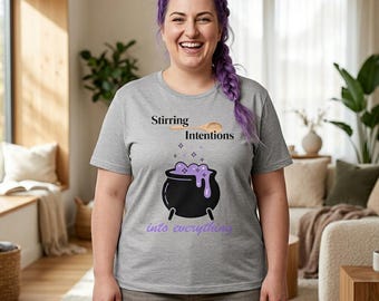 Camiseta con caldero "Stirring Intentions" / magia de bruja, poción morada, hechizo caprichoso