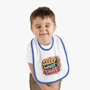おもしろいベビービブ - 「寝てる？それ何？」 - 新米の両親のためのかわいい幼児用ビブ、ベビーシャワーのギフト、幼児の食事、新生児の必需品、遊び心のある