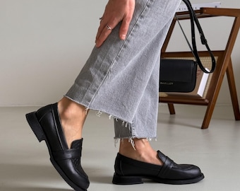 Genuine Leather Croc Print Loafers, Minimalist Slip On Flats (Size 39)