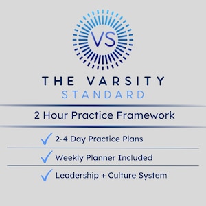 Könnte beinhalten: Set aus drei Keramikbechern mit gesprenkelter, matter Oberfläche. Die Becher sind in Creme-, Hellgrau- und Dunkelgrautönen gehalten. Schlichtes, minimalistisches Design.