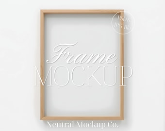 Pode incluir: Uma maquete de moldura retangular de madeira com as palavras "Frame Mockup" em escrita branca e letras de bloco. A moldura é marrom clara e tem um fundo branco. O texto "PSD & JPG file" está em um círculo no canto superior direito.