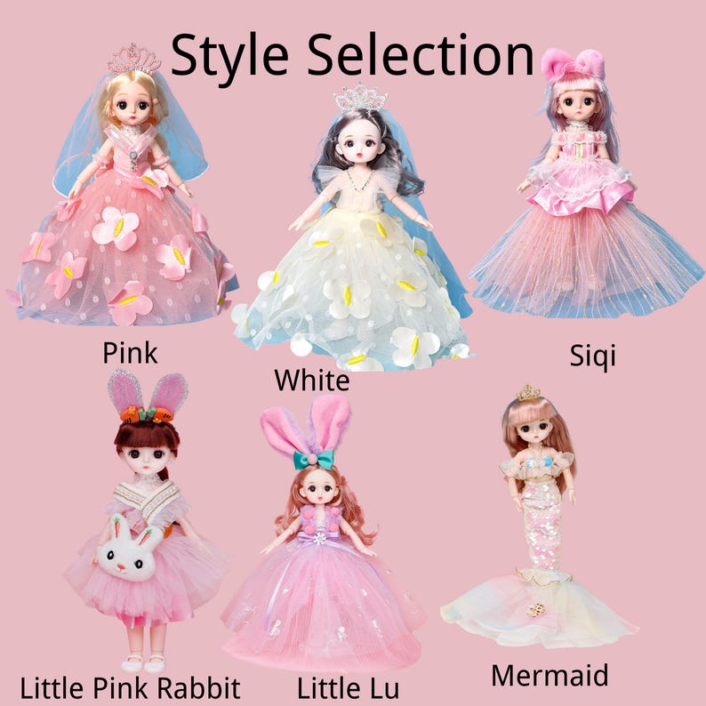 Puede incluir: Seis mu&ntilde;ecas dispuestas en dos filas con el texto Style Selection en la parte superior. Las mu&ntilde;ecas est&aacute;n etiquetadas como Pink, White, Siqi, Little Pink Rabbit, Little Lu y Mermaid, cada una con vestidos, velos o accesorios distintos.