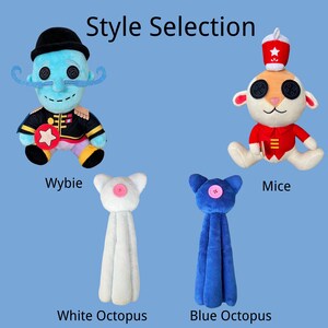 Op de afbeelding: Een stijlicoon met vier knuffels: een blauwe Wybie-pop met een zwarte hoed en knoopogen, een wit met beige muis met een rode hoed, een witte octopus met een roze knoop en een blauwe octopus met een roze knoop als opvallend detail.