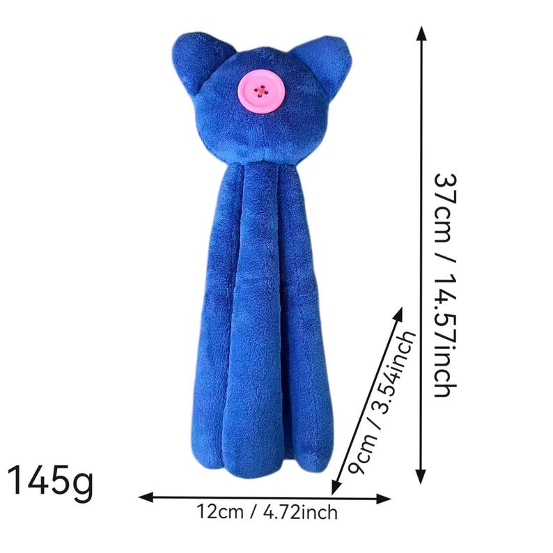 Op de afbeelding: Een blauwe pluche handdoek in de vorm van een kat met een roze knoop als oog, met een hoogte van 37 cm, een breedte van 12 cm en een diepte van 9 cm, met een gewicht van 145 g. De zachte, textuurrijke stof vormt een kop en drie hangende panden.