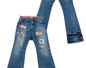 Jeans acampanados desgastados con efecto bigote de la marca japonesa Pinball OZZ