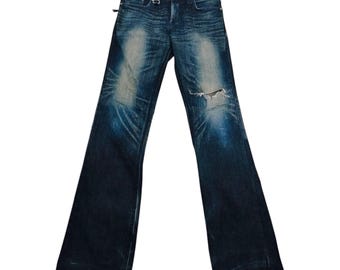Jeans desgastados con efecto bigotes de la marca japonesa Edwin XVS Leather Design