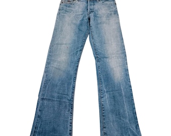 Jeans con efecto desgastado de la marca japonesa Energie Design