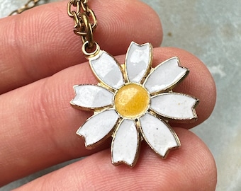 1970s Vintage Daisy Necklace Enameled Pendant Gold Plated Brass Vintage Upcycled Chain Adjustable Choker to Long Daisy Sarah Coventry