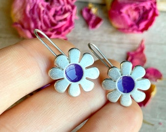 70s Vintage Earrings Daisy Flower Purple Enamel Stainless Steel Hypoallergenic Jewelry Cute Retro Flower