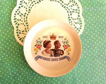 Queens Silver Jubilee Trinket Dish - Elizabeth II and Philip Profiles- 1952-1977 - Purbeck Ceramics Swanage England