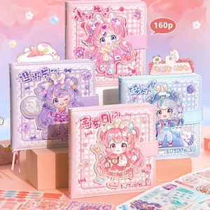 Puede incluir: Una colección de cuatro cuadernos cuadrados con ilustraciones de personajes estilo anime en las portadas. Los cuadernos son rosas, morados y azules con patrones de cuadros e incluyen texto como 160p y task list. Cada portada muestra un personaje diferente con orejas de conejo.