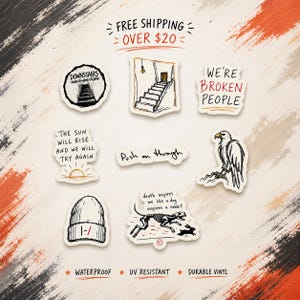 Puede incluir: Una colección de pegatinas de vinilo impermeables y resistentes a los rayos UV con varios diseños y texto. Los diseños incluyen una escalera, un águila, un gorro y frases como "We're Broken People" y "Push on through". Las pegatinas son duraderas.