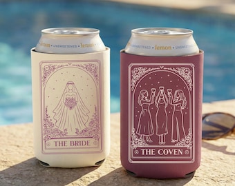 Enfriador de latas de despedida de soltera con temática de tarot, enfriador de latas de novia bruja, funda para bebidas del aquelarre, recuerdo celestial para la fiesta nupcial, regalo personalizado para damas de honor