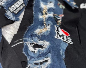 Op maat gemaakte zwarte blazer | Verontruste denim Faith-patchwork | 'JEZUS Redt'-streetwear