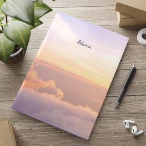 Cuaderno personalizado con diseño de nubes | Diario con nombre personalizado | Cuaderno estético con diseño de cielo | Diario minimalista con diseño de nubes | Regalo para ella