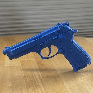 Réplicas a escala 1:1 de pistolas impresas en 3D para entrenamiento/uso de utilería (varios modelos)