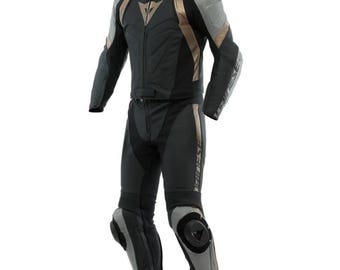 ダイネーゼ アブロ4 2ピース レザー ブラック-マットチャコール-グレー チベティアン-プラチナ レーシングスーツ