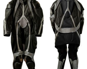 ダイネーゼ T エイジ モーターサイクル レーシング レザースーツ ブラック＆グレー。