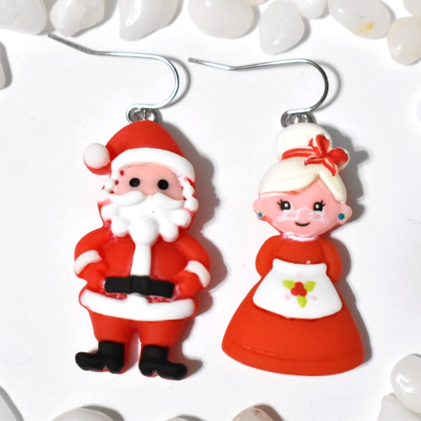 Santa & Mrs. Claus Earrings, Red Santa Claus Earrings, Santa Earrings, Mismatched Christmas Earrings, Winter Earrings, Santa Jewelry, CE852