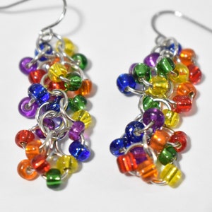 Rainbow Earrings, Rainbow Cluster Earrings, Rainbow Chainmaille Earrings, Rainbow Pride Earrings, Beaded Shaggy Loops Earrings, LGBTQ, CM7 画像 3