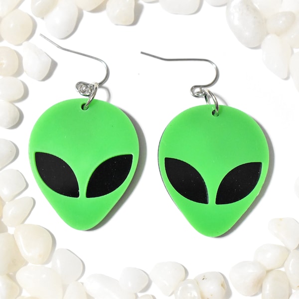 Alien Charm Earrings, Green Alien Earrings, Supernatural Earrings, Outer Space Earrings, Sci Fi Earrings, Alien Charm Earrings, CE324