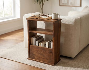 Houten bijzettafel met tijdschriftenhouder, smal bijzettafeltje, kleine salontafel, moderne minimalistische accenttafel, massief houten meubels
