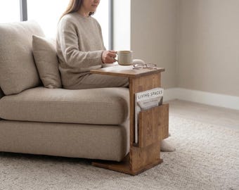Bijzettafel met opberger, houten bijzettafeltje, bijzettafel voor banken, smalle tafel met kleine ruimte, moderne minimale walnootaccenttafel voor woonkamer