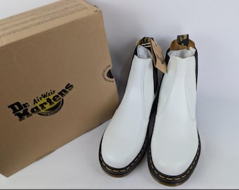 Botas Chelsea Dr. Martens 2976 blancas de piel, talla 39, nuevas con caja, estilo minimalista.