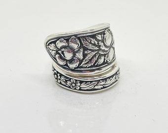 Embossed Floral wrap spoon ring