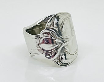 Floral statement spoon ring