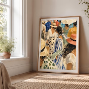 Könnte beinhalten: Ein gerahmter Kunstdruck, der eine Menschenmenge im Freien in einer sonnigen Umgebung zeigt. Die Figuren tragen Sommerkleidung, darunter Strohhüte, ein weißes Oberteil mit schwarzen Punkten und ein blau-weiß gestreiftes Kleid im malerischen Stil.