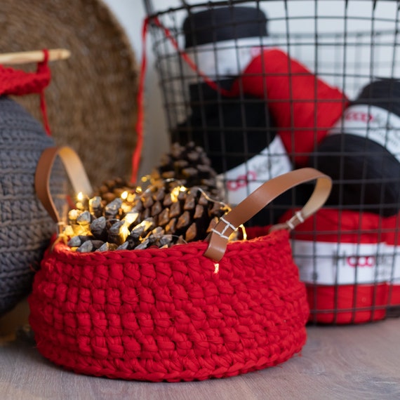 Christmas Ornament Crochet Kit, Crochet Christmas Gift, Gift for Crocheter,  Yarn Lover Gift, Gift for Crafty Friend, Christmas Crochet Kit 