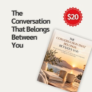 Puede incluir: Un libro titulado The Conversation That Belongs Between You, con una portada que muestra dos tazas sobre una mesa de madera frente a un paisaje al atardecer. El texto en la portada dice: The Conversation That Belongs Between You, Why the hardest things to say may be the most important to bring into a relationship.