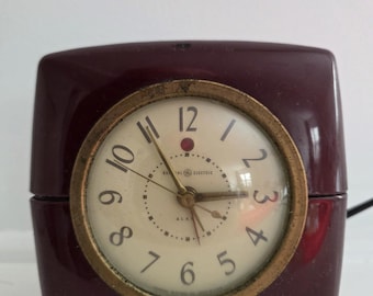 Vintage General Electric GE bakelite working shelf clock