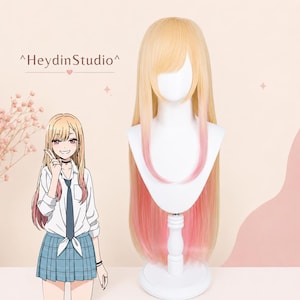Puede incluir: Una peluca rubia con mechas rosas se exhibe en una cabeza de maniquí blanca. La peluca tiene el pelo largo y liso y una raya a un lado. A la izquierda hay una ilustración de un personaje con pelo y ropa similares. El texto "^HeydinStudio^" está encima.