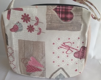 Besace coeur, en plusieurs motifs aussi