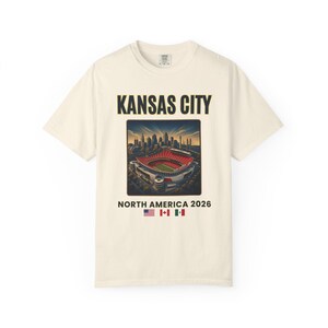 Kansas City Fußball-Shirt, Nordamerika 2026 Reise-T-Shirt, Football City Grafik-Shirt, Spieltag Fan T-Shirt, Retro Stadion T-Shirt Bild 8