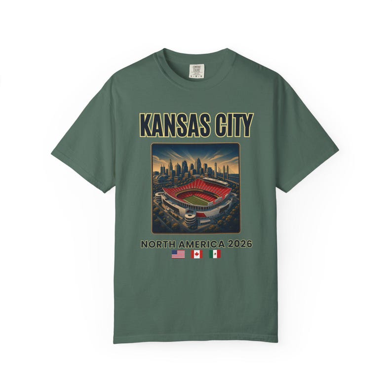 Kansas City Fußball-Shirt, Nordamerika 2026 Reise-T-Shirt, Football City Grafik-Shirt, Spieltag Fan T-Shirt, Retro Stadion T-Shirt Bild 12