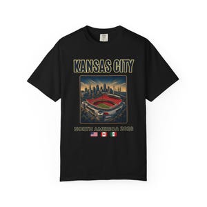 Kansas City Fußball-Shirt, Nordamerika 2026 Reise-T-Shirt, Football City Grafik-Shirt, Spieltag Fan T-Shirt, Retro Stadion T-Shirt Bild 17